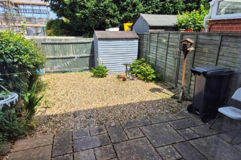 15 Grange Farm Road Garden.jpg
