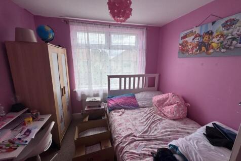bedroom 2 pic 3.jpg