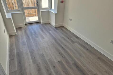 341 Southmead Road Bedroom.jpg