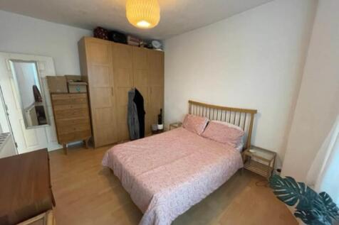 bedroom pic 2.jpg