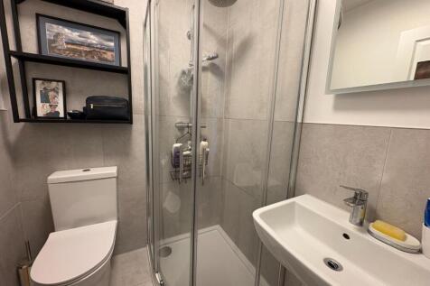 Windsor bathroom.jpg