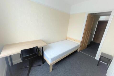 Bedroom 4 angle 2.jpg