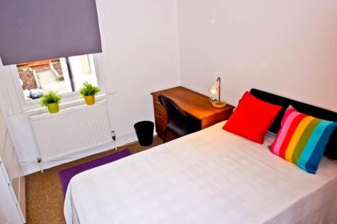 Bedroom 5, ground floor, double room (1).jpg