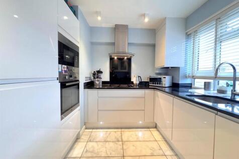 3 Bed for sale, Buy in Lonond, NW11 - Maxwellprope