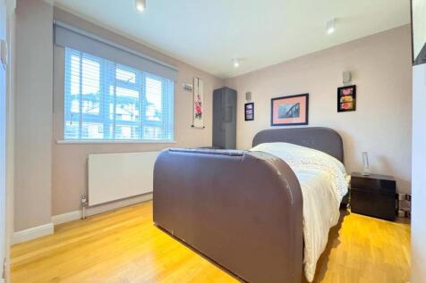 3 Bed for sale, Buy in Lonond, NW11 - Maxwellprope