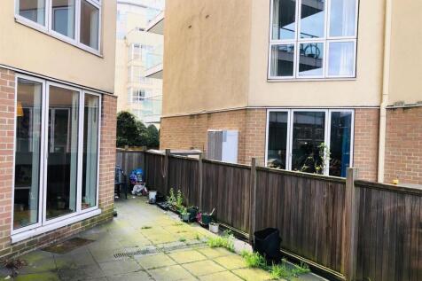 EN-SUITE DOUBLE ROOM for rent, Canada Water, Maxwe