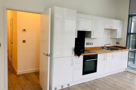 2 Bed two bath flat to rent in Harlow, Maxwellprop