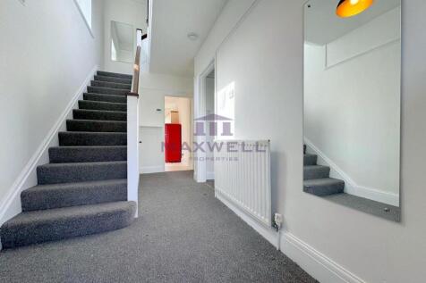 A three-bedroom for rent, Tunbridge Wells, TN4.