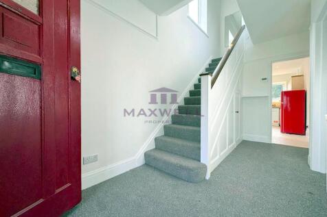 A three-bedroom for rent, Tunbridge Wells, TN4.