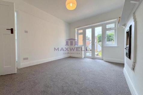 A three-bedroom for rent, Tunbridge Wells, TN4.