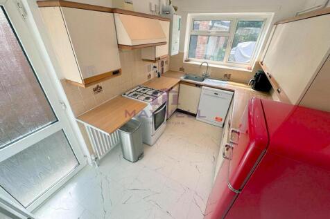 A three-bedroom for rent, Tunbridge Wells, TN4.