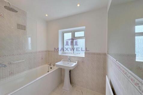 A three-bedroom for rent, Tunbridge Wells, TN4.