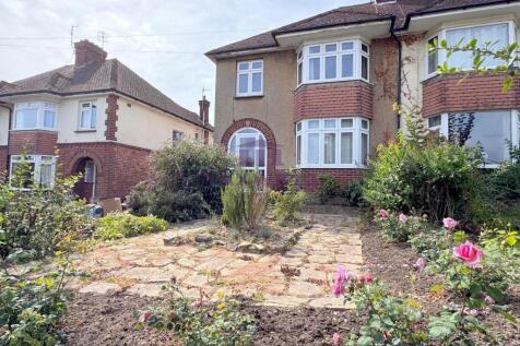 A three-bedroom for rent, Tunbridge Wells, TN4.