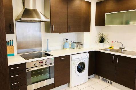One bedroom for rent, let in Aldgate, E1