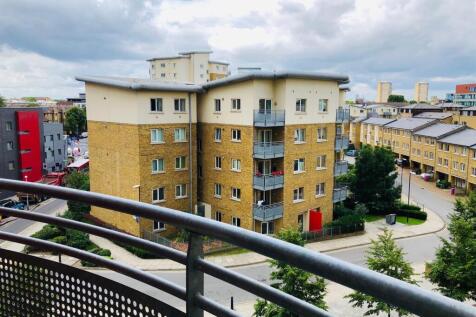 2 bed 2 bath for rent in Bow, E3