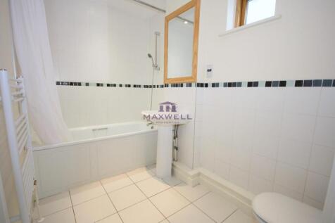 2 bed 2 bath for rent in Bow, E3