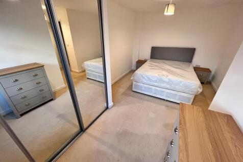 2 bed 2 bath for rent in Bow, E3