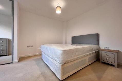 2 bed 2 bath for rent in Bow, E3