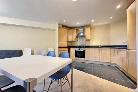 A 2 bed 2 bath flat to rent in Baw;E3