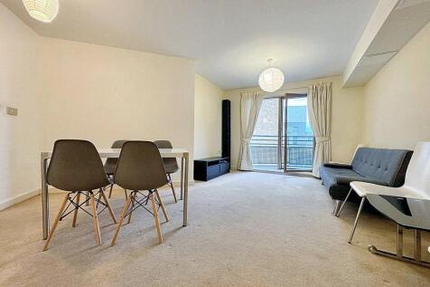 A 2 bed 2 bath flat to rent in Baw;E3