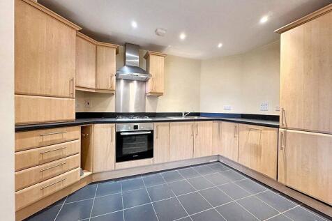A 2 bed 2 bath flat to rent in Baw;E3