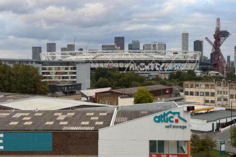 A 2 bed 2 bath flat to rent in Baw;E3