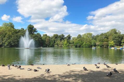 A 2 bed 2 bath flat to rent in Baw;E3