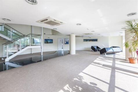 A 2 bed 2 bath flat to rent in Baw;E3