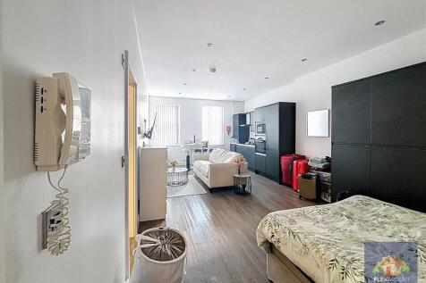 Living/Kitchen/Bedroom