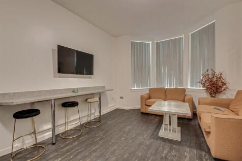 Kitchen / Lounge