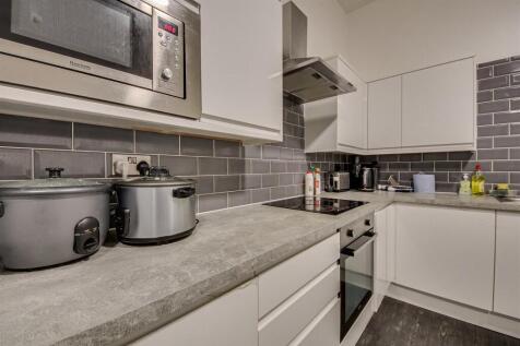 Kitchen / Lounge