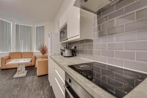 Kitchen / Lounge