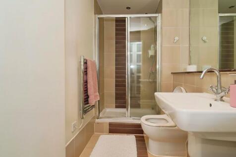 HB ensuite.JPG