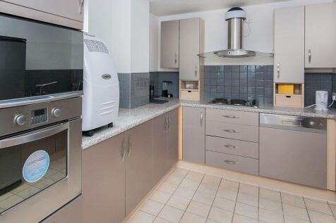 Kitchen 2.jpg