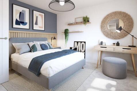 The main bedroom features an en suite shower room