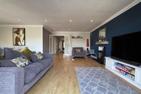 Lounge/ Dining Room