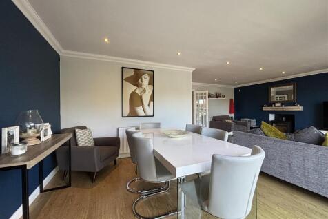 Lounge/ Dining Room