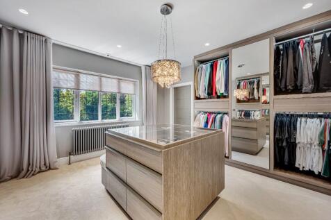 Walk-In Wardrobe