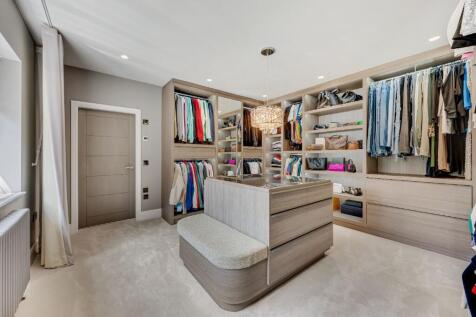 Walk-In Wardrobe