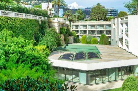 Covered pool