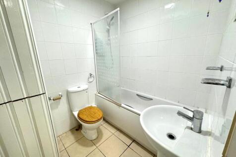 Bathroom 1.jpeg