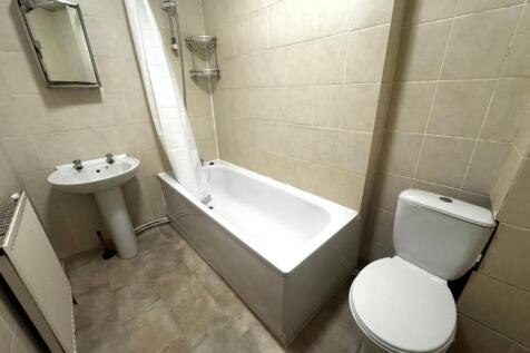 Bathroom 2.jpeg