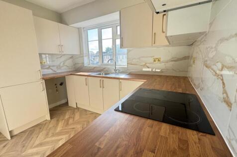 Kitchen 2.jpeg