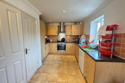 Kitchen 2.jpeg