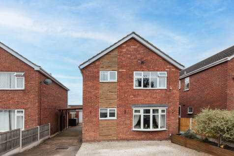Detached Large 3 bedroom property for sale -*** R