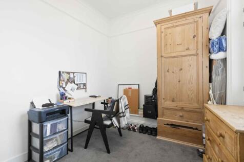 Bedroom 2/Study