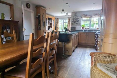 Dining into Kitchen.jpg