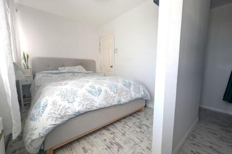 Main Bedroom-Dressing.jpg