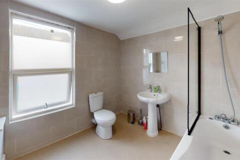 Athol-St-Bathroom.jpg