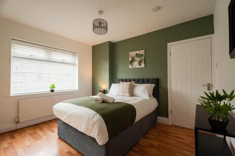 Bedroom 1.1.jpg